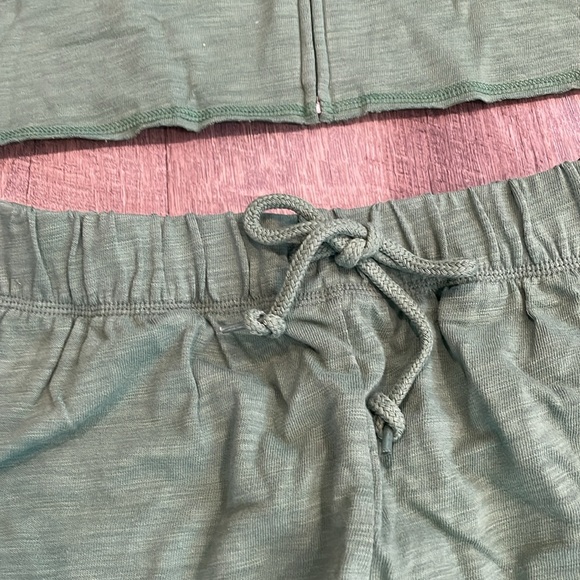 NWT Victoria’s Secret PINK Cropped Jogger Set - Picture 3 of 8